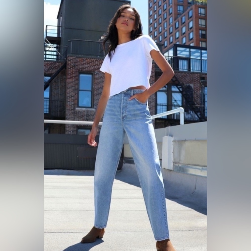 Aritzia Denim Forum The Mia High Rise Curve 31L Size 25 Medium Wash